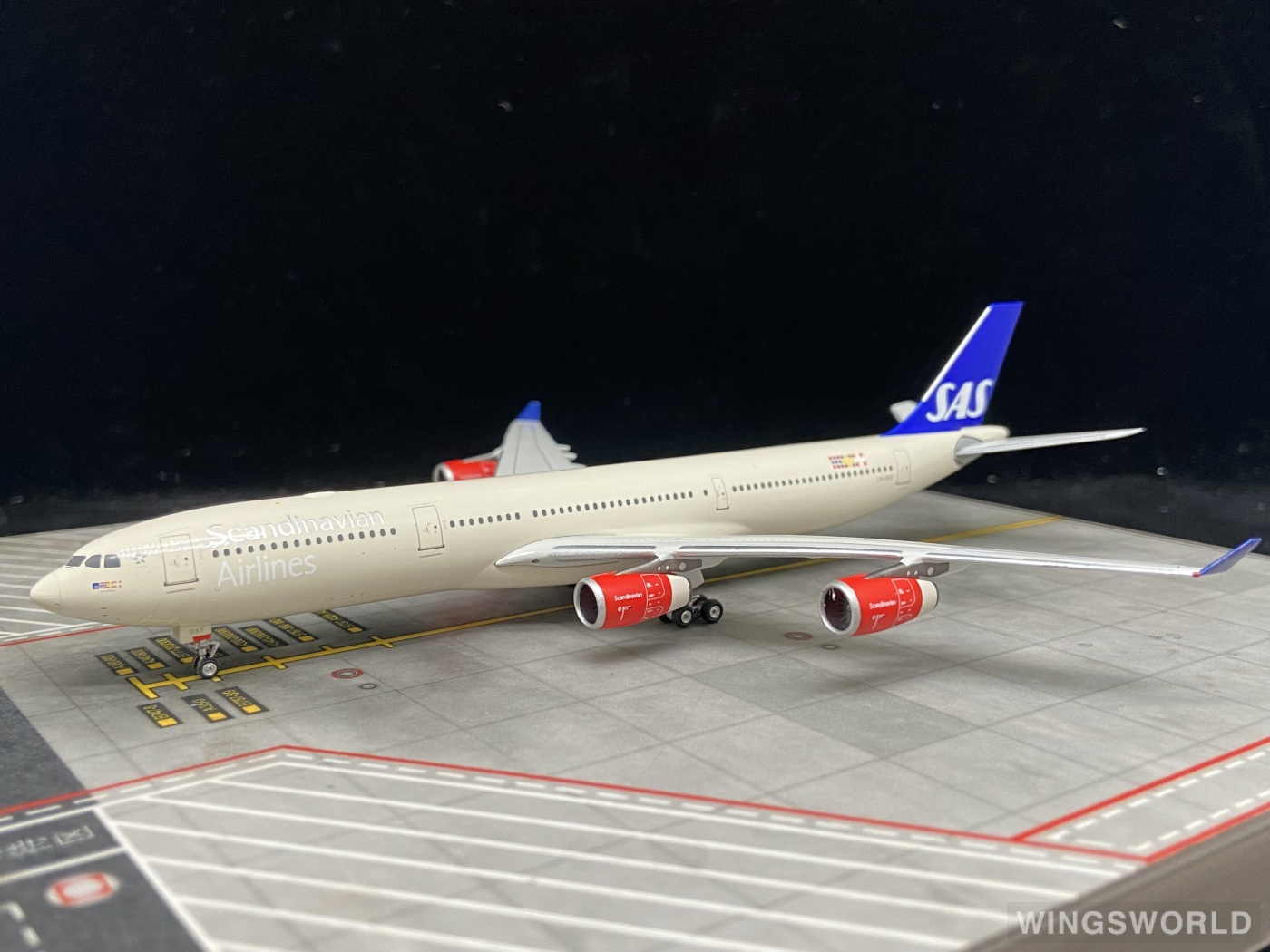 Phoenix 1:400 PH10574 SAS 北欧航空 Airbus A340-300 LN-RKF