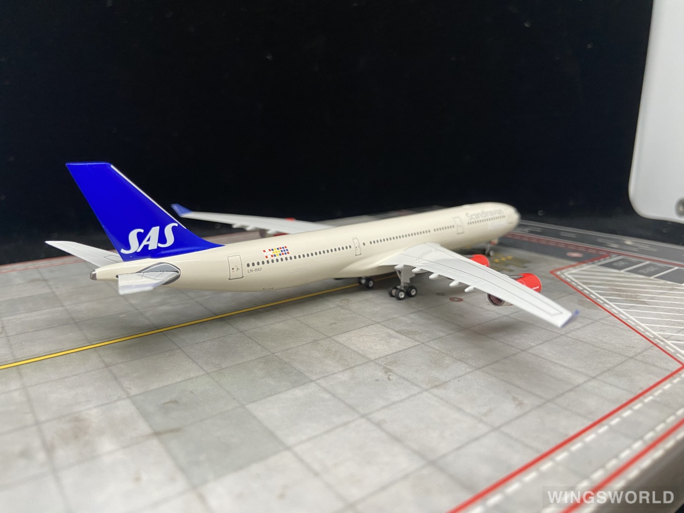 Phoenix 1:400 PH10574 SAS 北欧航空 Airbus A340-300 LN-RKF