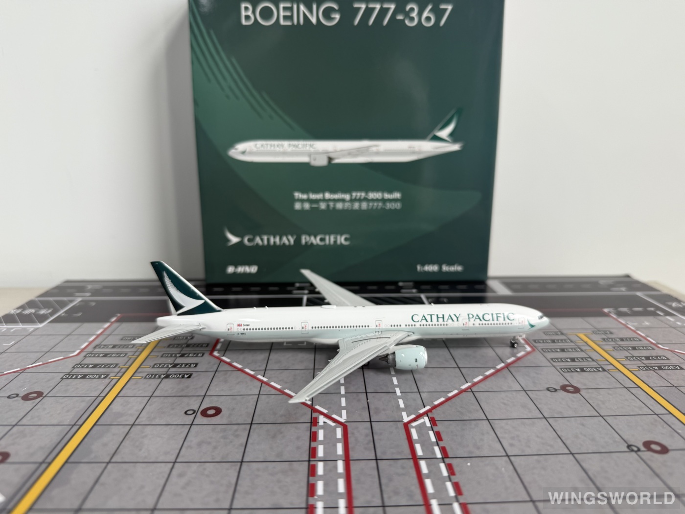 Phoenix 1:400 PH04650 Cathay Pacific 国泰航空 Boeing 777-300 B-HNQ