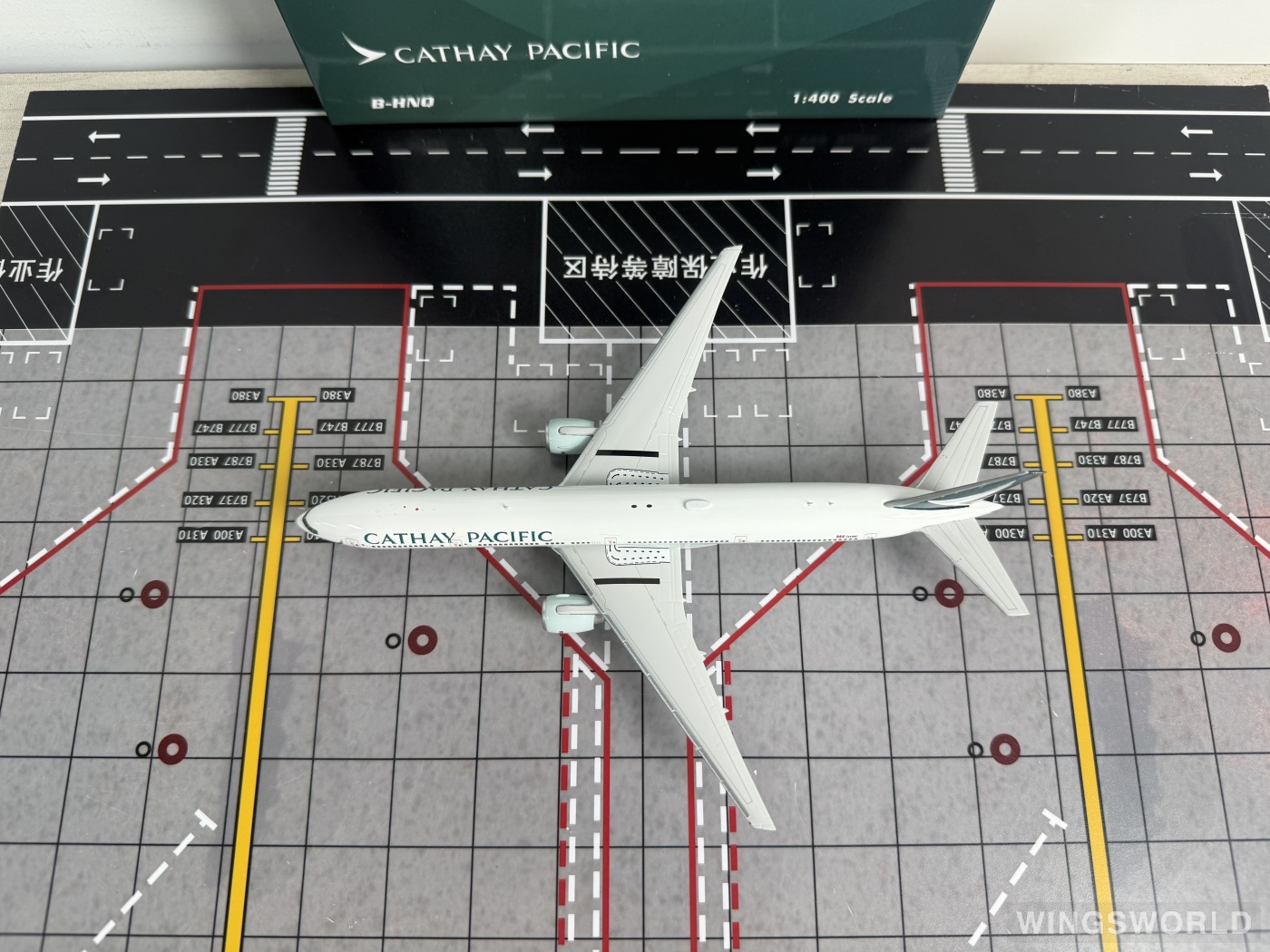 Phoenix 1:400 PH04650 Cathay Pacific 国泰航空 Boeing 777-300 B-HNQ