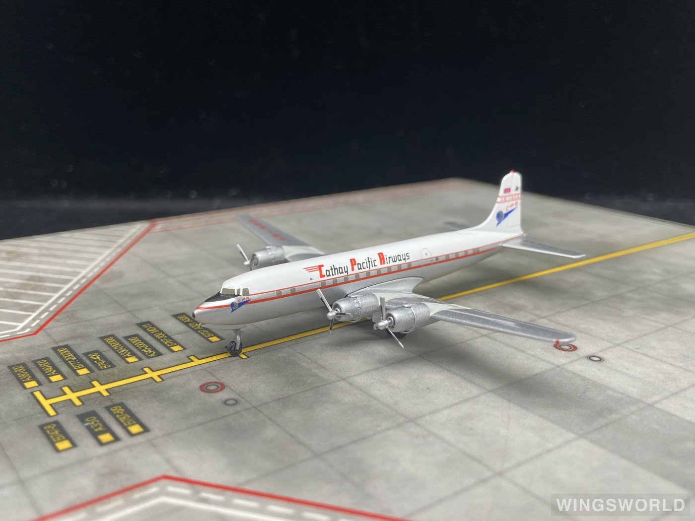 Herpa 1:400 562164 Cathay Pacific 国泰航空 Douglas DC-6 VR-HFG