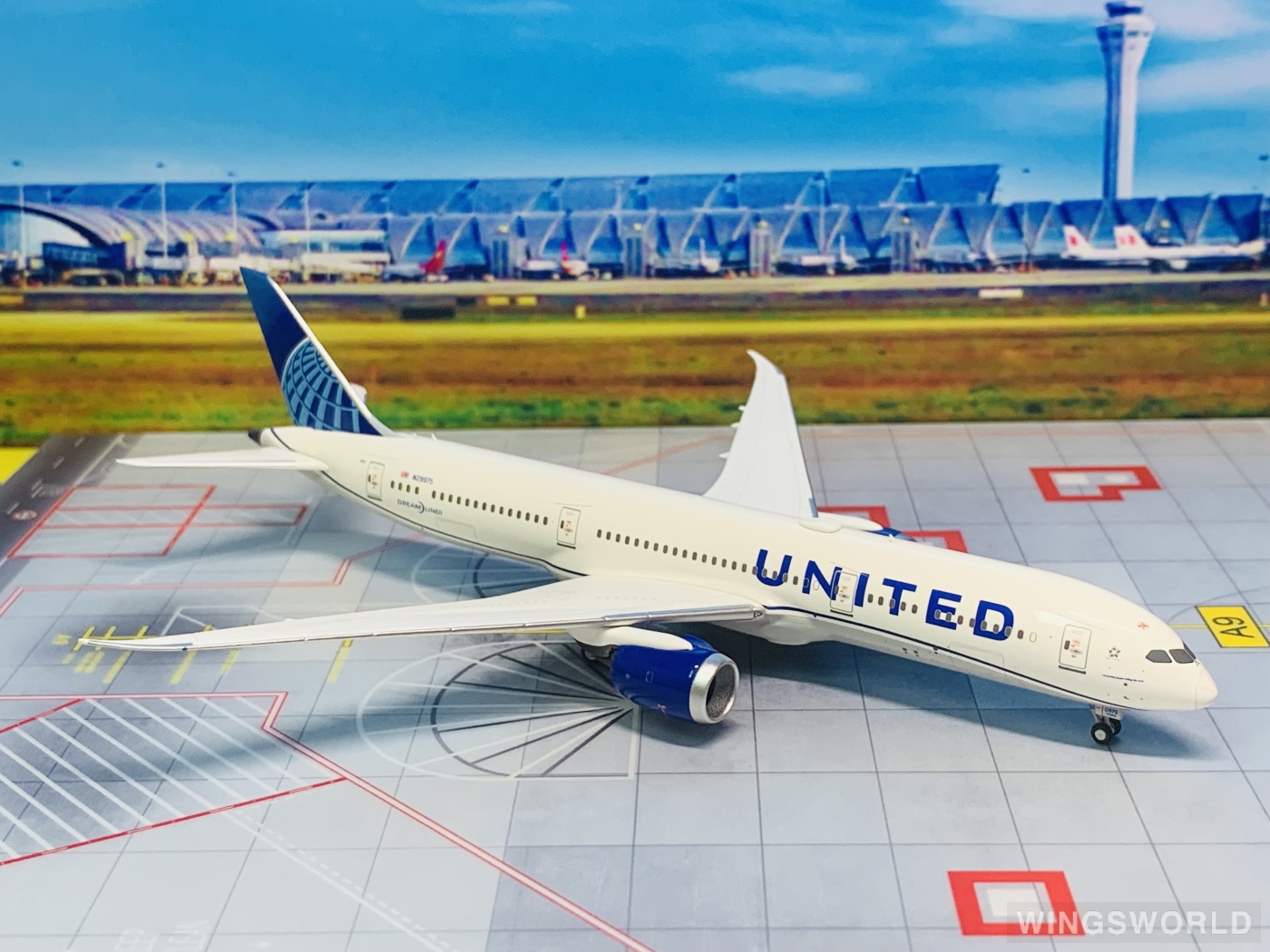 NGmodels 1:400 NG55040 United Airlines 美国联合航空 Boeing 787-9 N29975