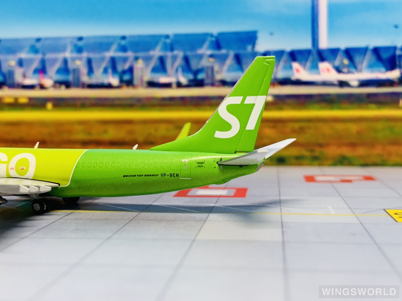 Geminijets 1:400 GJSBI2004 S7 Airlines 西伯利亚航空 Boeing 737-800 VP-BEN