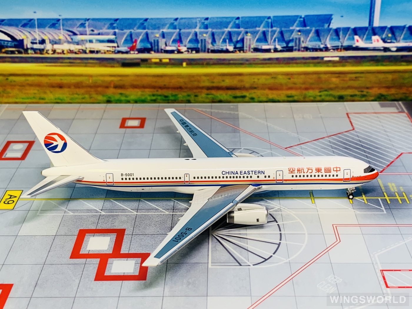 Creating Dreams Wings 1:400 CW24009 China Eastern 中国东方航空 Boeing 767-300 B-5001
