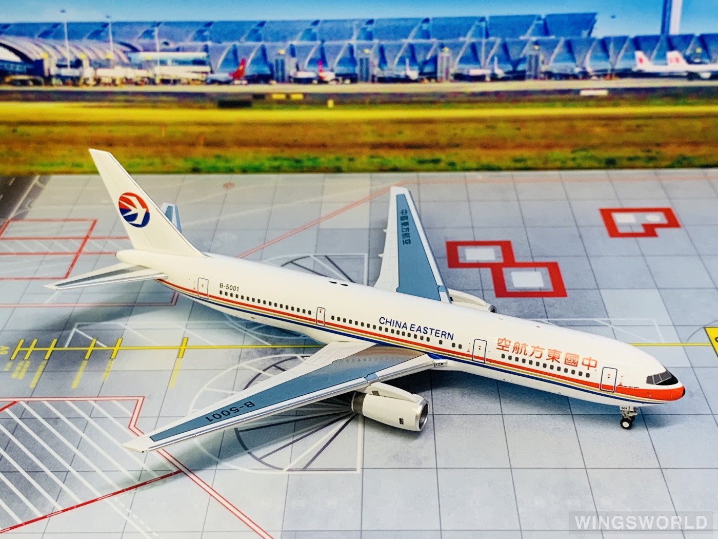 Creating Dreams Wings 1:400 CW24009 China Eastern 中国东方航空 Boeing 767-300 B-5001