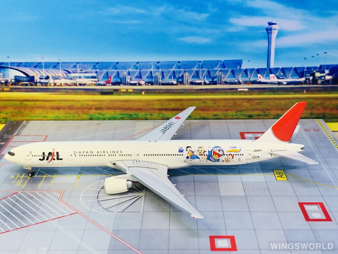 Phoenix 1:400 PHJA8941 Japan Airlines 日本航空 Boeing 777-300 JA8941