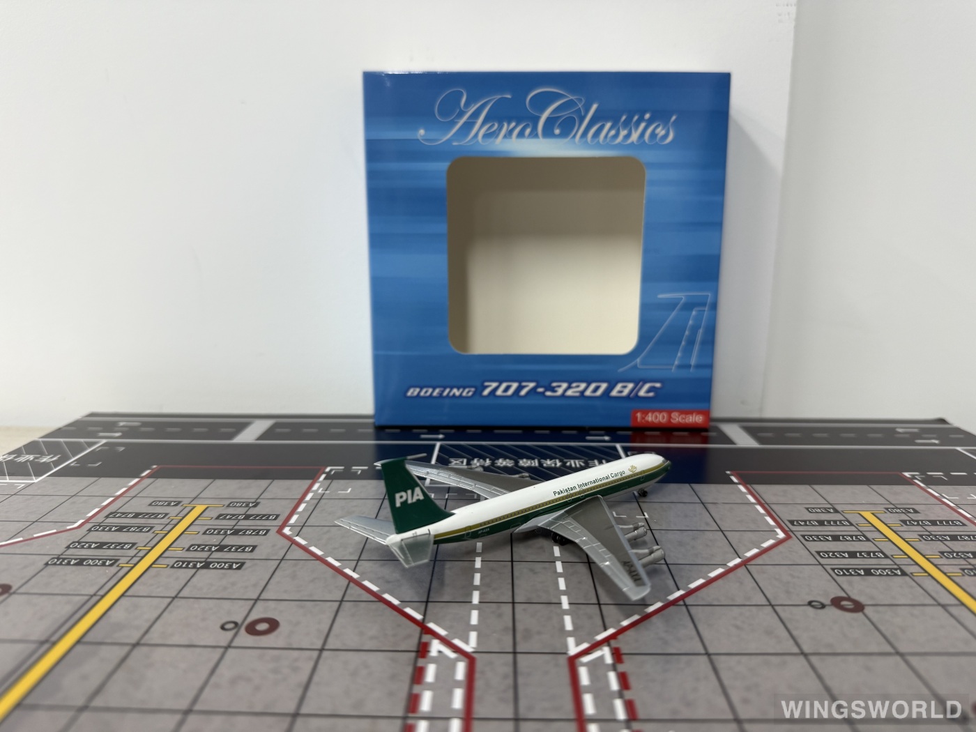 AeroClassics 1:400 AC419943 PIA 巴基斯坦航空 Boeing 707-300 AP-AXA