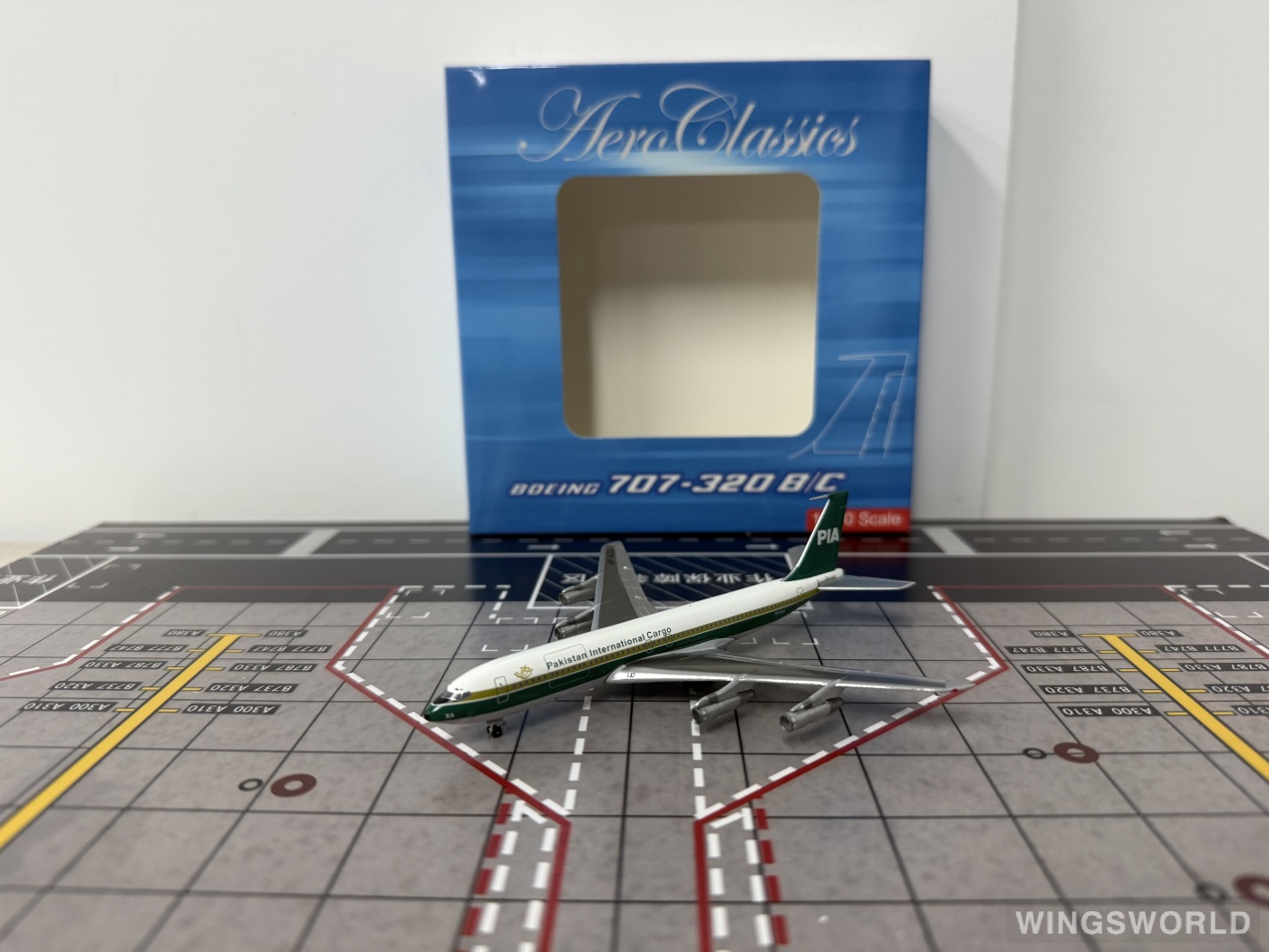 AeroClassics 1:400 AC419943 PIA 巴基斯坦航空 Boeing 707-300 AP-AXA