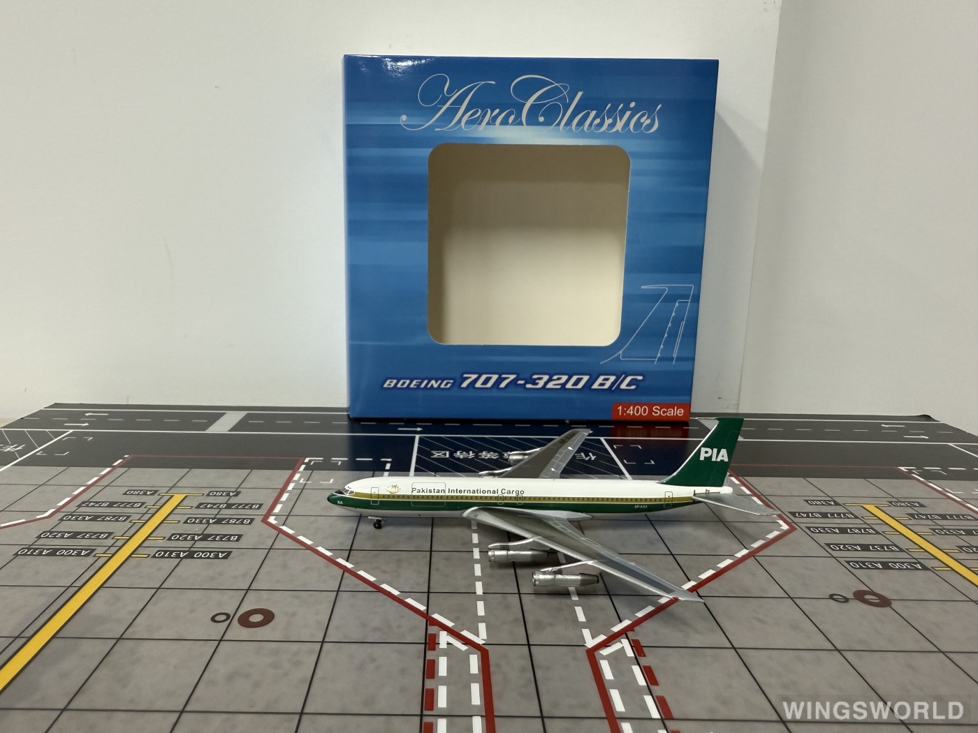 AeroClassics 1:400 AC419943 PIA 巴基斯坦航空 Boeing 707-300 AP-AXA