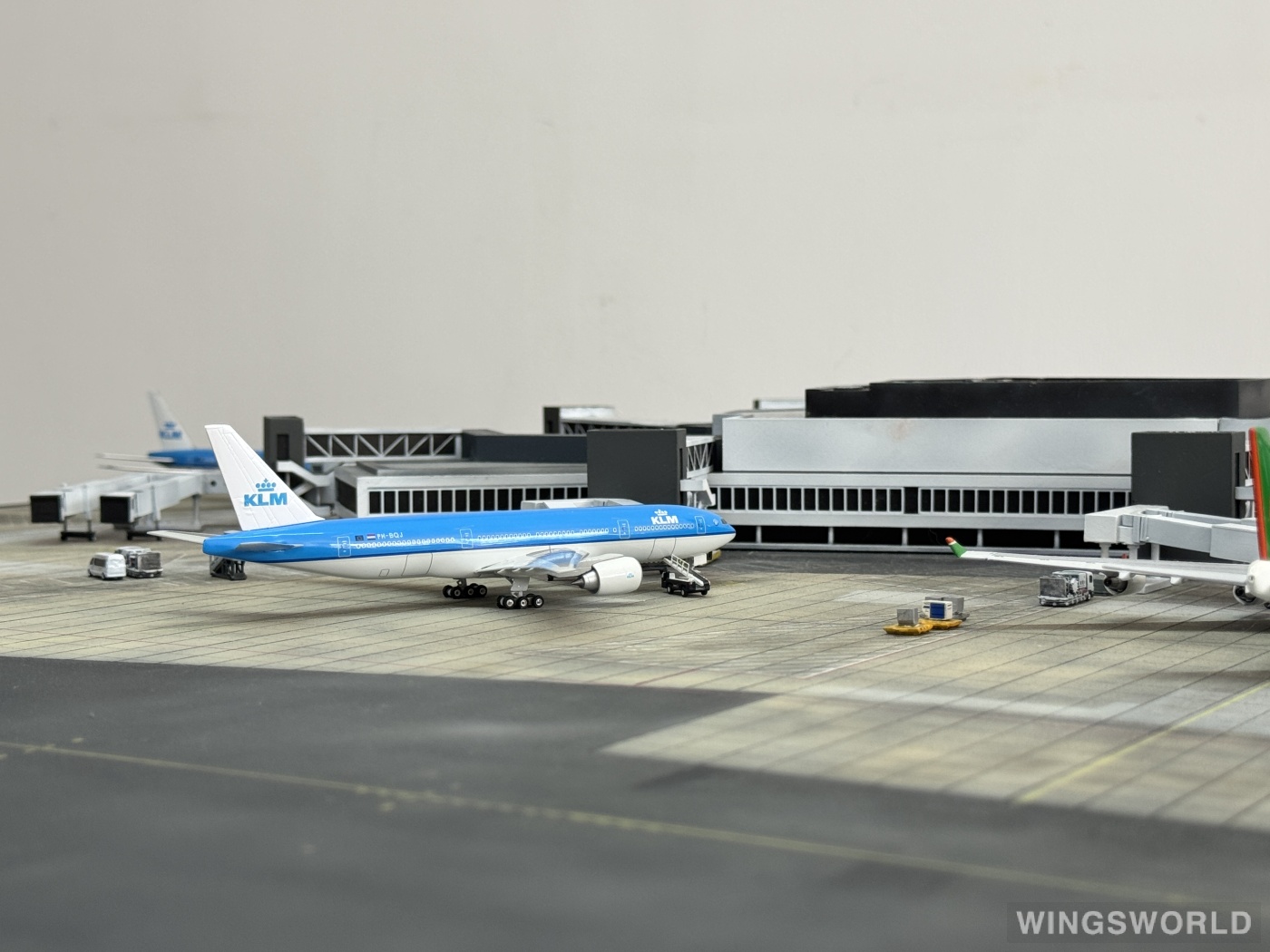 Dragon Models 1:400 55622 KLM 荷兰皇家航空 Boeing 777-200 PH-BQJ