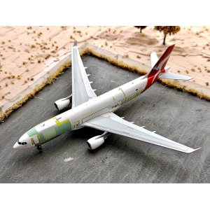 Qantas 澳洲航空 Airbus A330-200 VH-EBF  XX40244 JC Wings 1:400